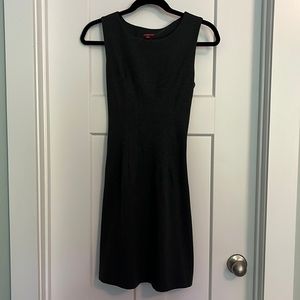 Merona Sheath dress with fitted waist details.  Very classy.  XS  grey easy care